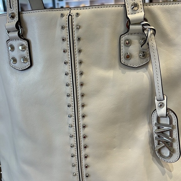 Michael Kors Astor Large Studded Leather
N/S Tote Bag Handbag Optic
NWT - Picture 2 of 16
